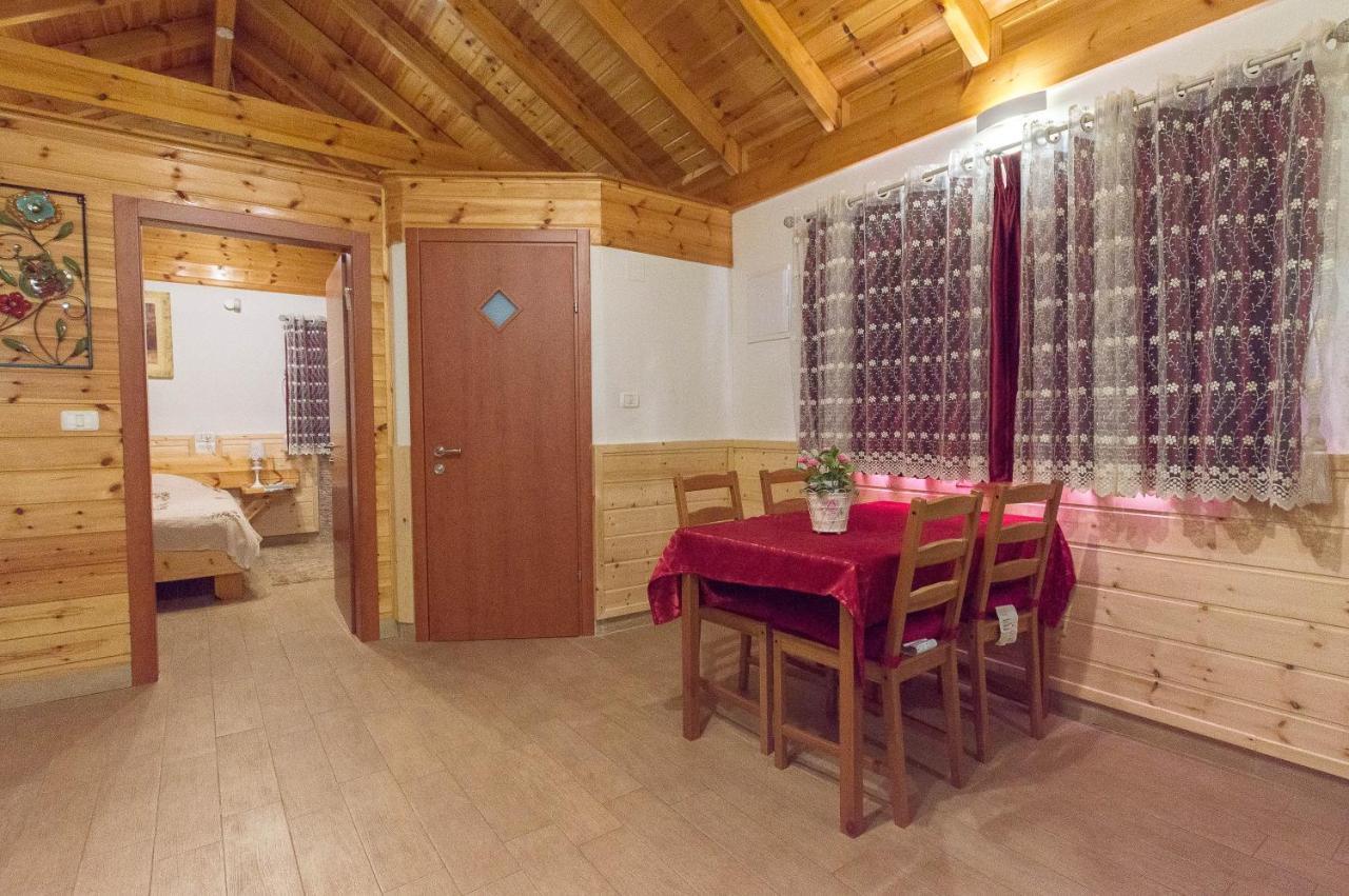 The Wooden Rose Cabins Bezet Dış mekan fotoğraf